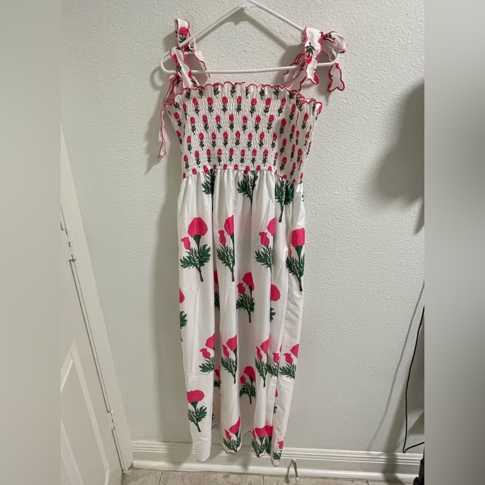 Amazon floral dress with scalloped shoulder ties - Picture 2 of 6